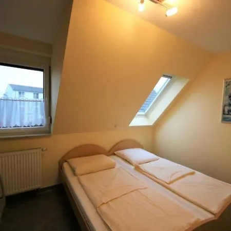 S 42 Og - Ferienwohnung Mit Balkon * Röbel